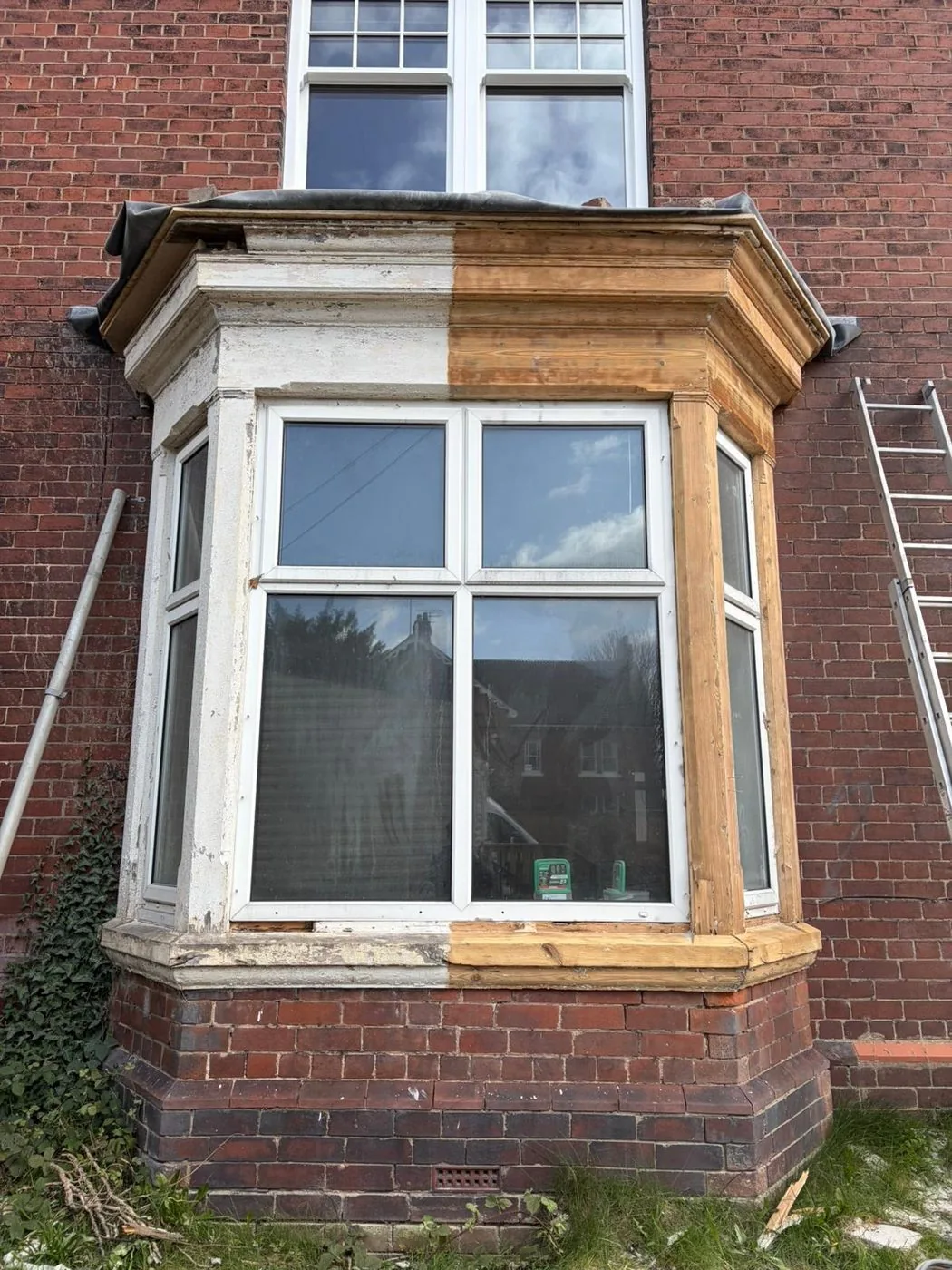 Cleaned Victorian bay window timber revealing sound grain after controlled soda restoration