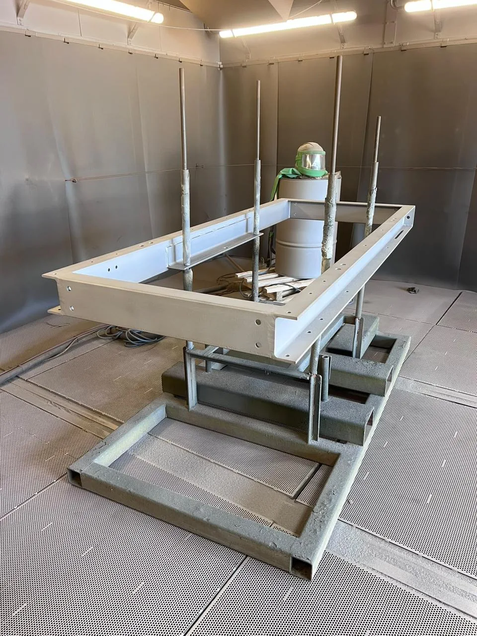 Cleaned steel fabrication with a uniform prepared surface and preserved edges ready for protective primer